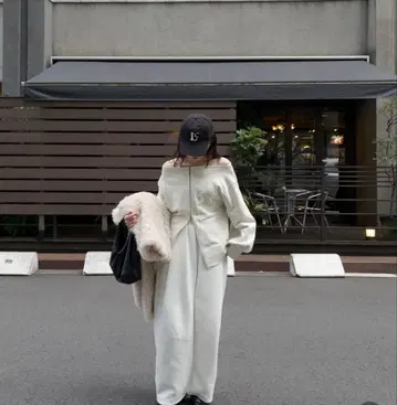 CAPRICIEUX LEMAGE 카프리슈레마쥬 오프숄더 트레이닝복