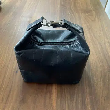 Y's 블랙 박스형 핸드백