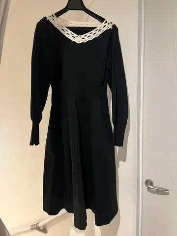 CELFORD 컷워크 홀가먼트 원피스