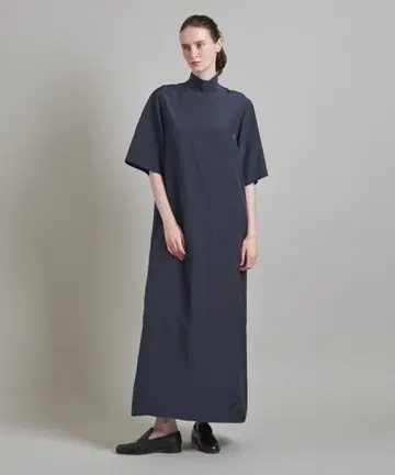 LOEFF 타프타 하이넥 텐트 라인 원피스