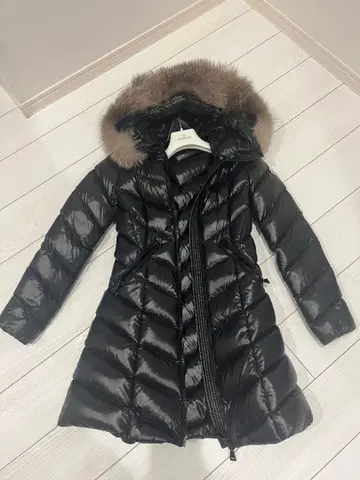 MONCLER 후드 부착 다운 자켓 블랙