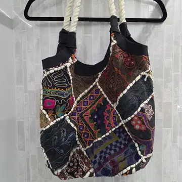 패치워크 디자인 숄더백