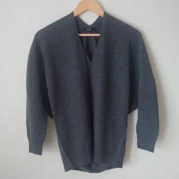 MACHE KLEIN V넥 니트 긴팔 M 사이즈