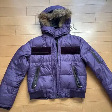 퍼 달린 보라색 다운 재킷 y2k