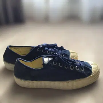 Novesta 네이비 캔버스 스니커즈