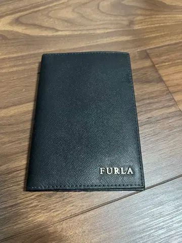 FURLA 블랙 가죽 패스 케이스