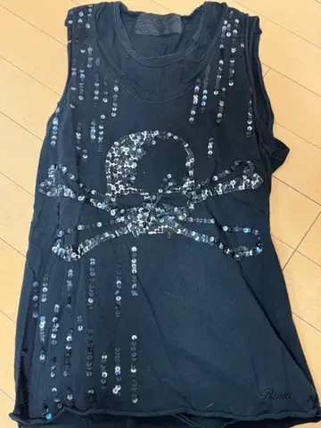 로엔, 스컬 비즈 탱크탑 44