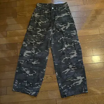 카모 패턴 카고 팬츠 사이드 포켓 포함