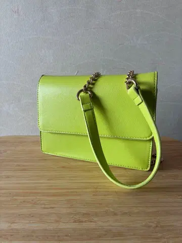 라임 그린 숄더백