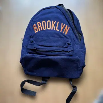네이비 BROOKLYN 자수 백팩