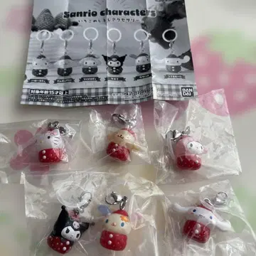 산리오 캐릭터즈 딸기 마크 액세서리 컴플리트 세트