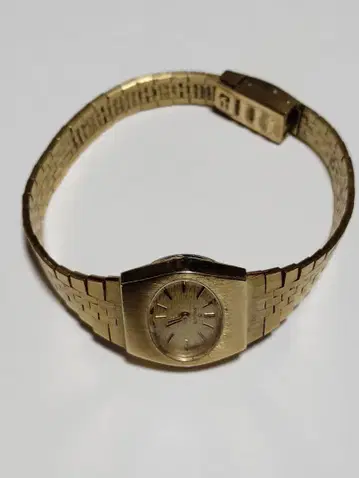 MILUS 레어 빈티지 골드 스퀘어 페이스 아날로그 손목시계