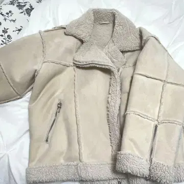 베이지 숏 무스탕 코트