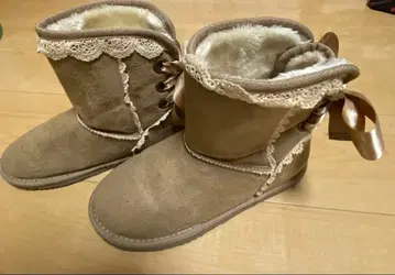 베이지 어그 부츠 레이스 리본 포함