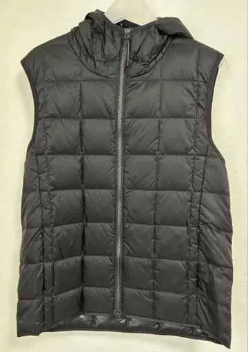 TAION 후드 부착 다운 베스트 M