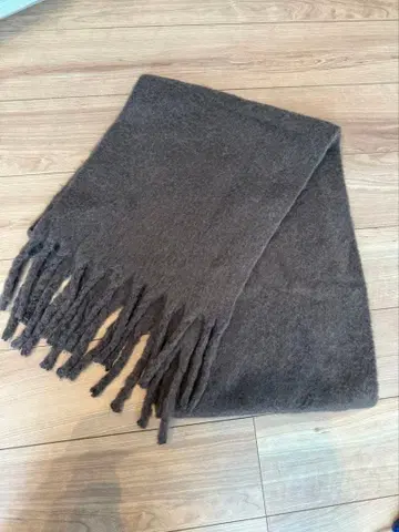 다크 브라운 프린지 달린 머플러