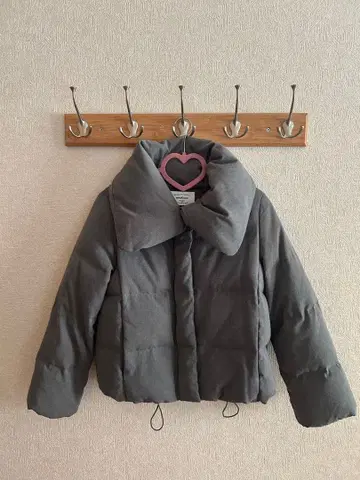 그레이 카라 부착 숏 다운 자켓