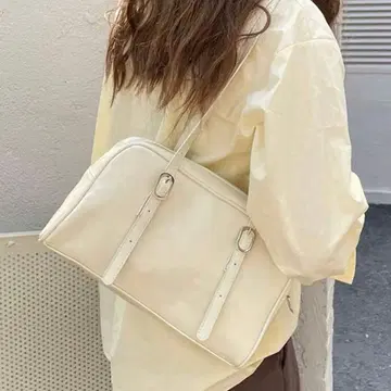 화이트 핸드백 합성 피혁