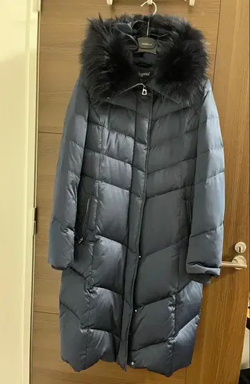 새상품급 다운 후드 부착 롱 코트