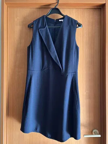 CARVEN 네이비 슬리브리스 원피스 42