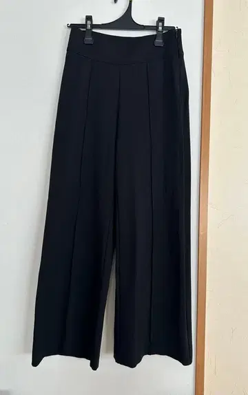 레지나 로맨티코 팬츠 블랙 와이드 팬츠 사이드 지퍼 부착
