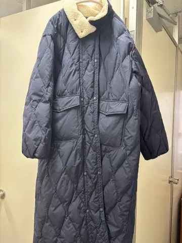 새상품급 네이비 다운 자켓 사이즈