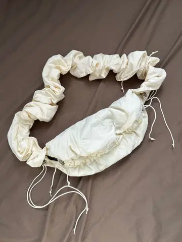 아웃도어 프릴 숄더 백