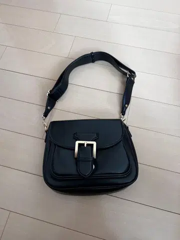 moussy 블랙 플랩 숄더백