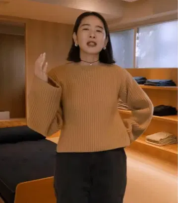 THE SHISHIKUI Boat neck / CAMEL