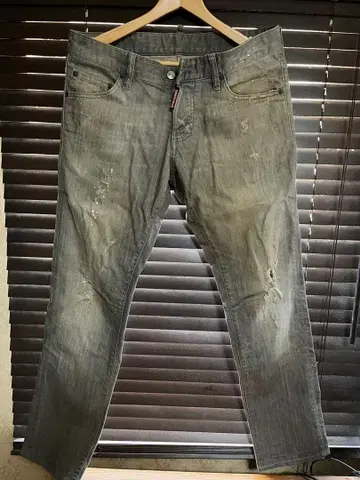 DSQUARED2 데미지 가공 그레이 청바지