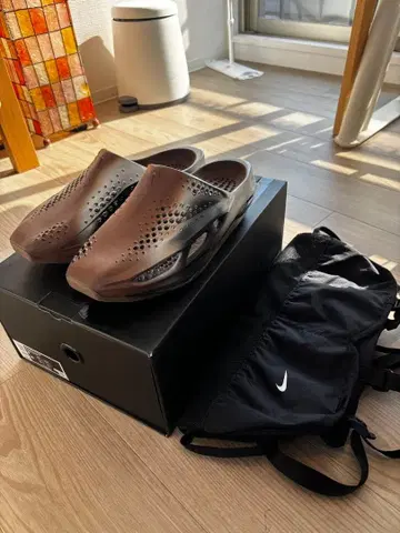 브라운/그레이 메쉬 디자인 샌들