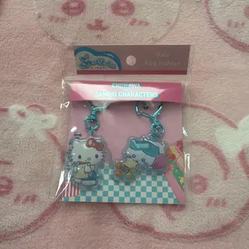 치이카와 x 산리오 캐릭터 페어 키링 헬로키티 하치와레