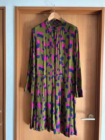 MAX&Co. 긴팔 무릎 기장 원피스