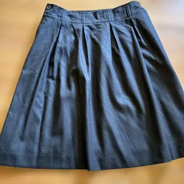 미사용 새상품 MARGARETHOWELL 소프트 플리츠 스커트 블랙