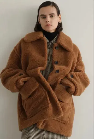 CLANE RIDGE POCKET BOA OVER COAT 브라운