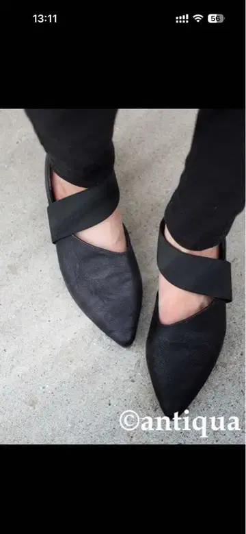 블랙 스틸레토 플랫슈즈 사이드 고어 플랫슈즈