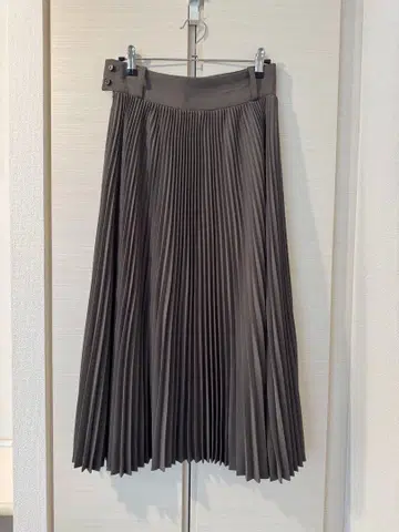 HYKE 플리츠 스커트 (브라운)