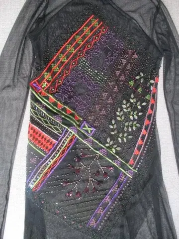 비비안 탐의 자수, 비쥬, 스팽글, 원피스