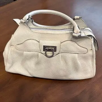 화이트 가죽 백