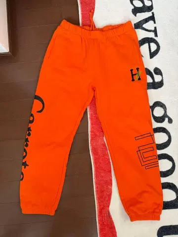 HUF CARROTS 콜라보 맨투맨