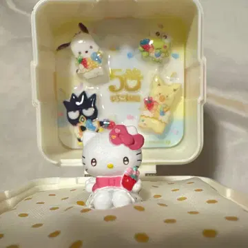 딸기 신문 50주년 꿈큥 반지 BOX 헬로키티