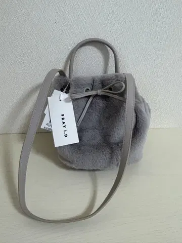 프레이 아이디 리본 퍼 백 택 포함