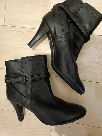 블랙 가죽 부츠