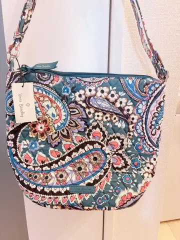 Vera Bradley 페이즐리 무늬 숄더백