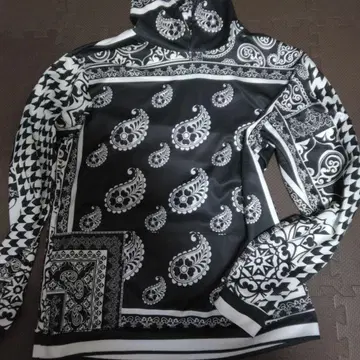 페이즐리 무늬 후드 부착 후드티와 조거 팬츠 세트