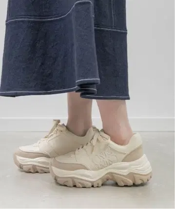 [ 미사용 새상품 ] RANDA 모노그램 커팅 디자인 스니커즈