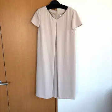 NATURAL BEAUTY 베이지 무릎 기장 원피스 반팔