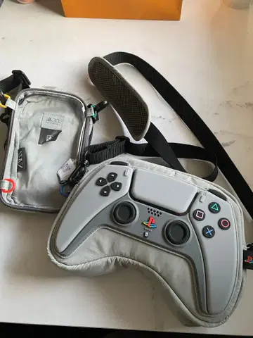 [ 새상품 ] ZARA PlayStation 게임 컨트롤러형 숄더백