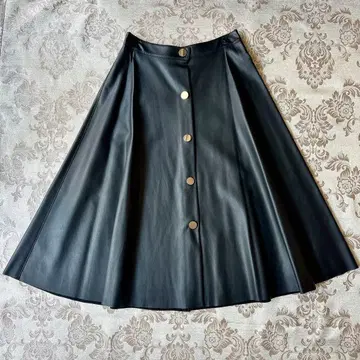 새상품급 자라 인조 가죽 스커트 메탈 버튼 블랙