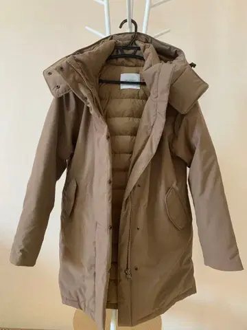 새상품급 어반 리서치 도어스 브라운 다운 자켓 후드 부착